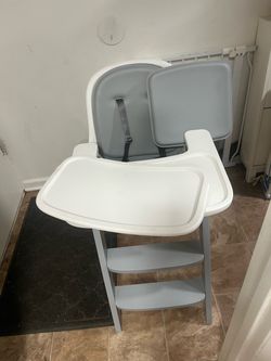 Tot Sprout Adjustable High Chair – Gray / White