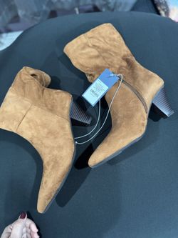Universal Thread Tan Ankle Boots with Chunky Heel and Pointed Toe