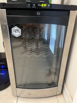 Mini fridge wine cooler