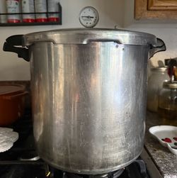 Presto 22qt Large Aluminum Pressure Canner with Gauge