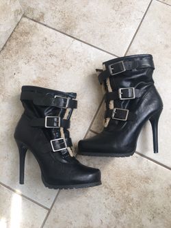 Adorable Vera Wang Leather Boots Sz 8