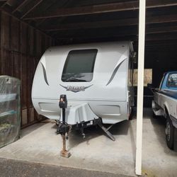 2017 Lance Travel Trailer, Model 1995