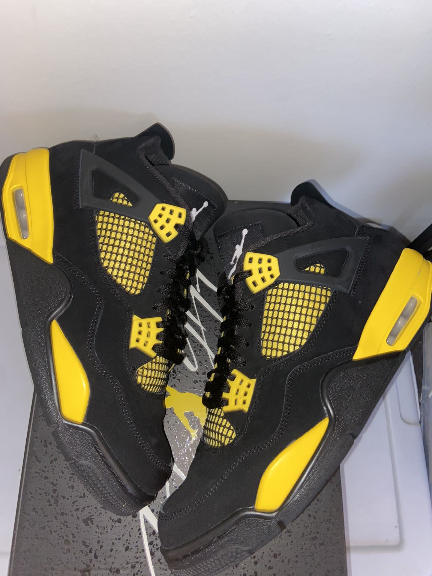 Jordan 4 “Thunder”