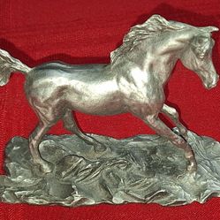 Vintage  Hudson Pewter Mustang Stallion Horse Racing Western Wildlife Animal Figurine G10L003