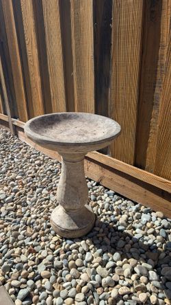 Solid Rock Stoneworks Classic Oval Concrete Birdbath – 24” Tall Outdoor Garden