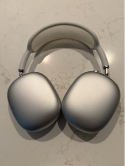 AirPods Max used.