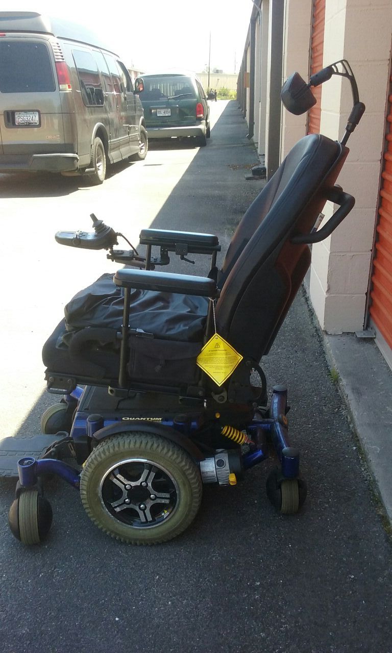 Quantum 6000z powerchair