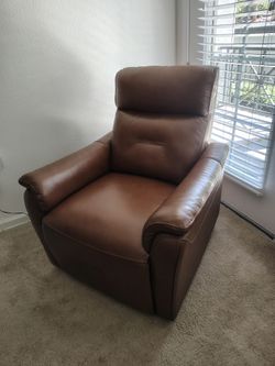 *BRAND  NEW* RECLINER - Genuine Leather!