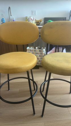 2 barstools