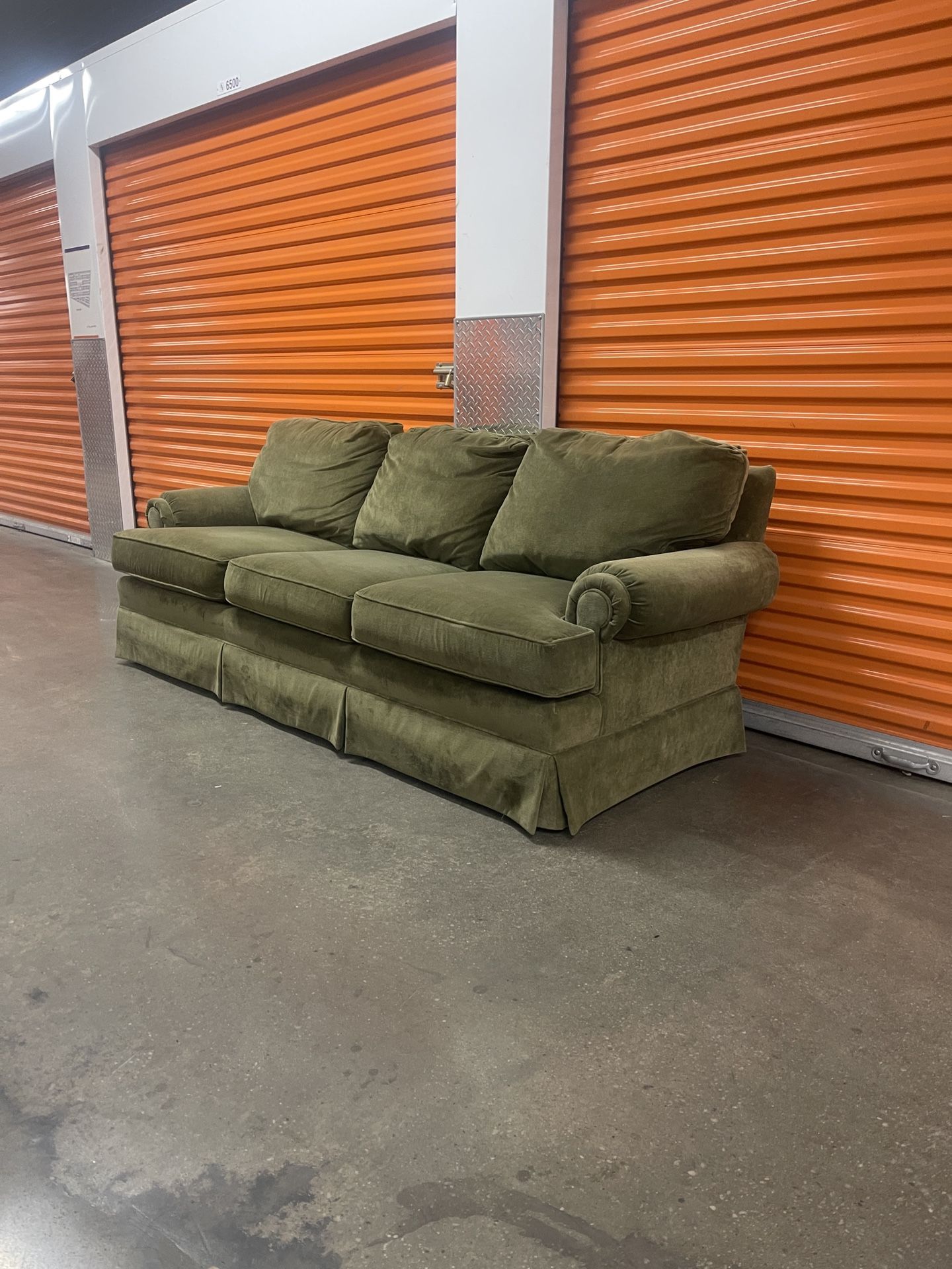 Thomasville 75” Velvet Green Sofa Couch | FREE DELIVERY | NYC 🚛