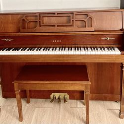 Excellent Condition 1996 Yamaha Piano M500 Will Deliver 