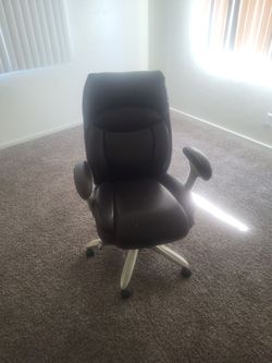 Serta chair