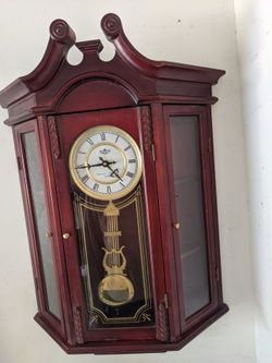 Vintage chiming wall clock excellent condition gives perfect time
