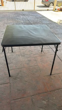 Mesa en Vuenas Condisiones Para 4 Personas