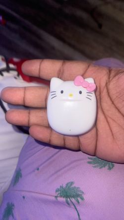 earphones, they are Bluetooth type C charge they work Hello earphones, they are Bluetooth type they work