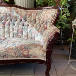  Victorian-style settee Small Sofa 