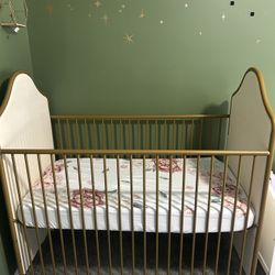 Crib And Changing Table 
