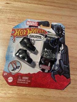 Hot Wheels Skate Marvel Black Panther Fingerboard Set