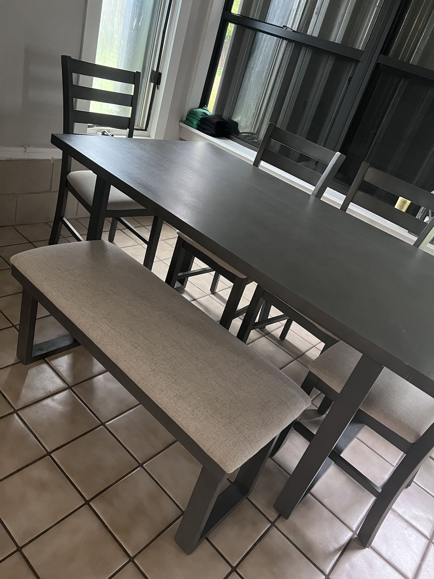 DINNING ROOM TABLE ONLY CHAIRS NOT INCLUDED 