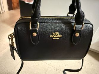 Set with person, wallet, and Crossbody inbox