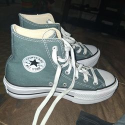 Brand new women's converse size 5