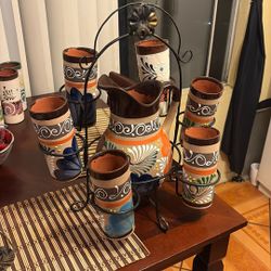 Jarrón Con 6 Vasos De Barro Con Base