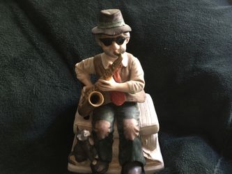 Ceramic ornaments on the sax