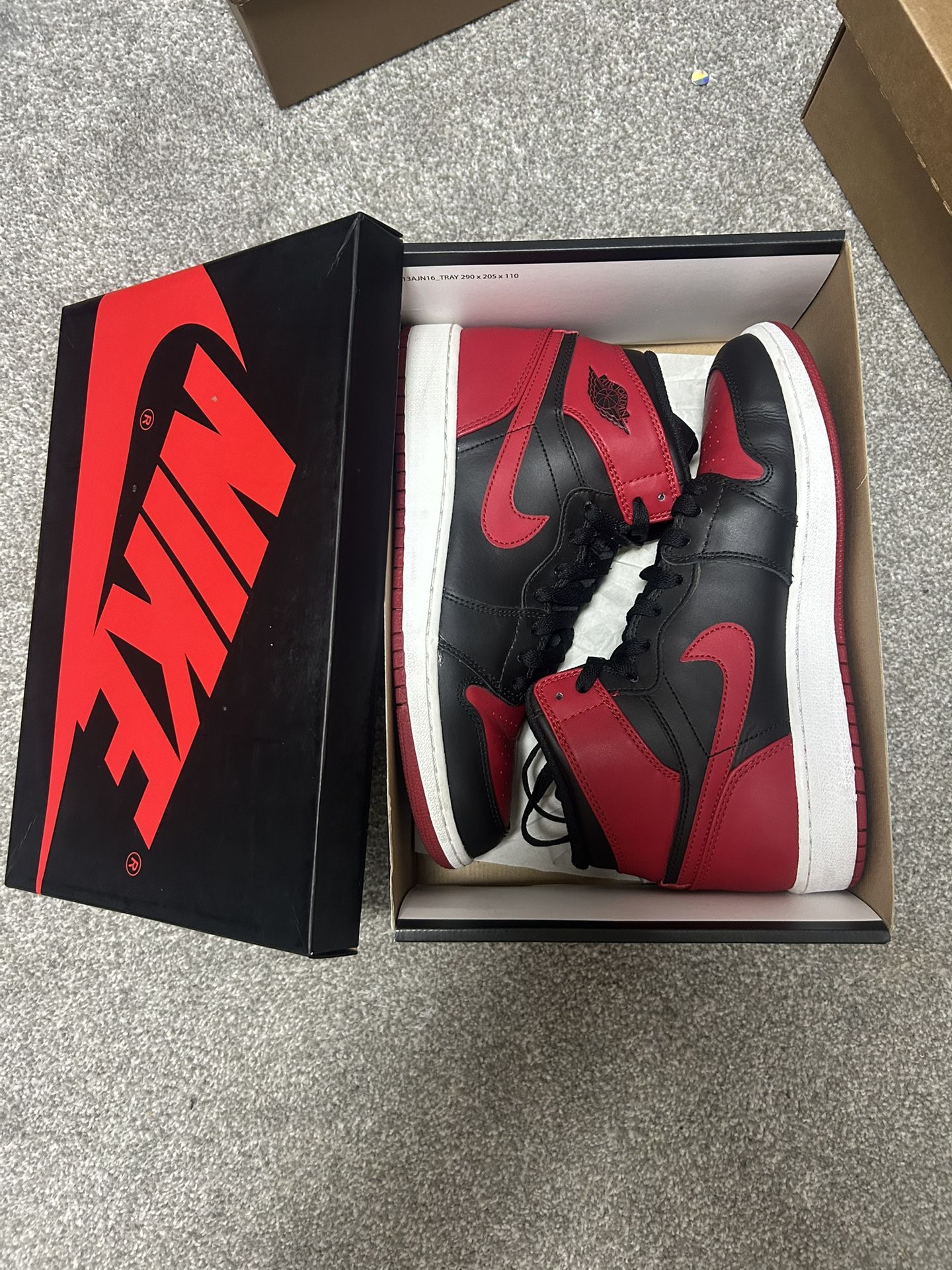 Jordan 1 Retro Bred 2013 (7Y, 8.5W) Very good condition in box 100% authentic - Retail $300+