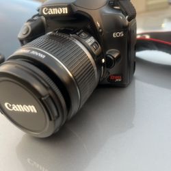 Canon EOS Rebel XS Digital SLR Camera (used)