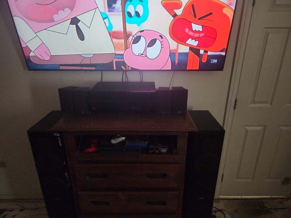 Yamaha Receciver With Tower Speakers