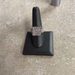 Men’s 10k Gold Cluster Ring 6.3 Grams 
