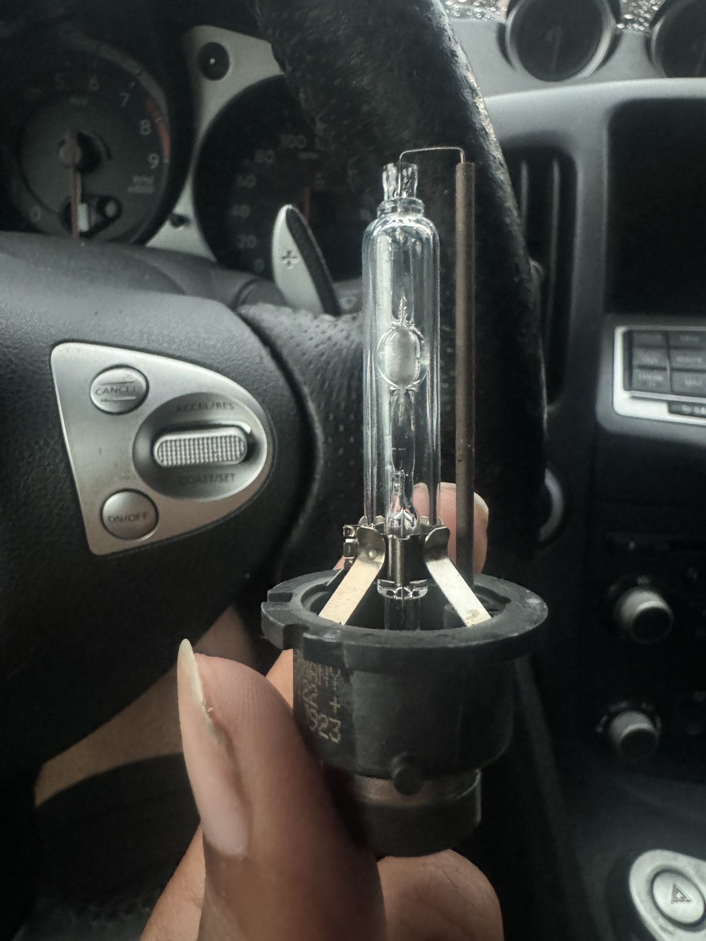370z/G37 headlight bulbs