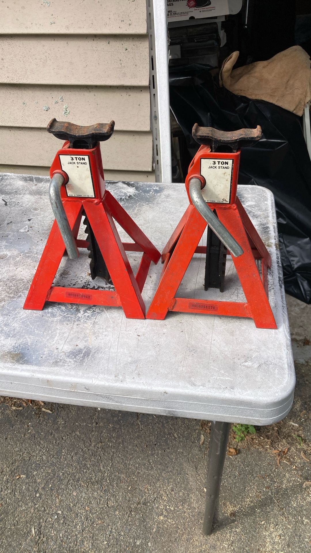 Jack stands