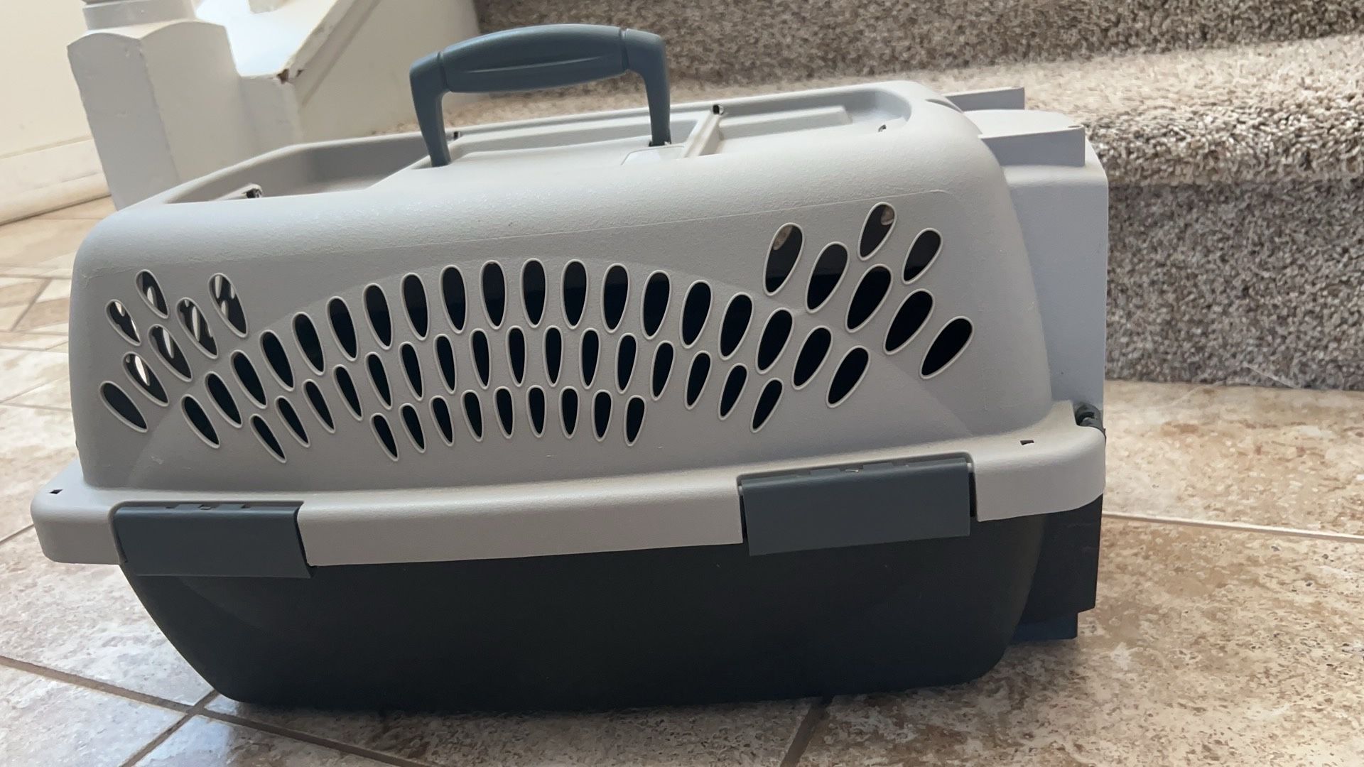 Large Pet cat dog carrier kennel excellent condition L20W12H10 inch