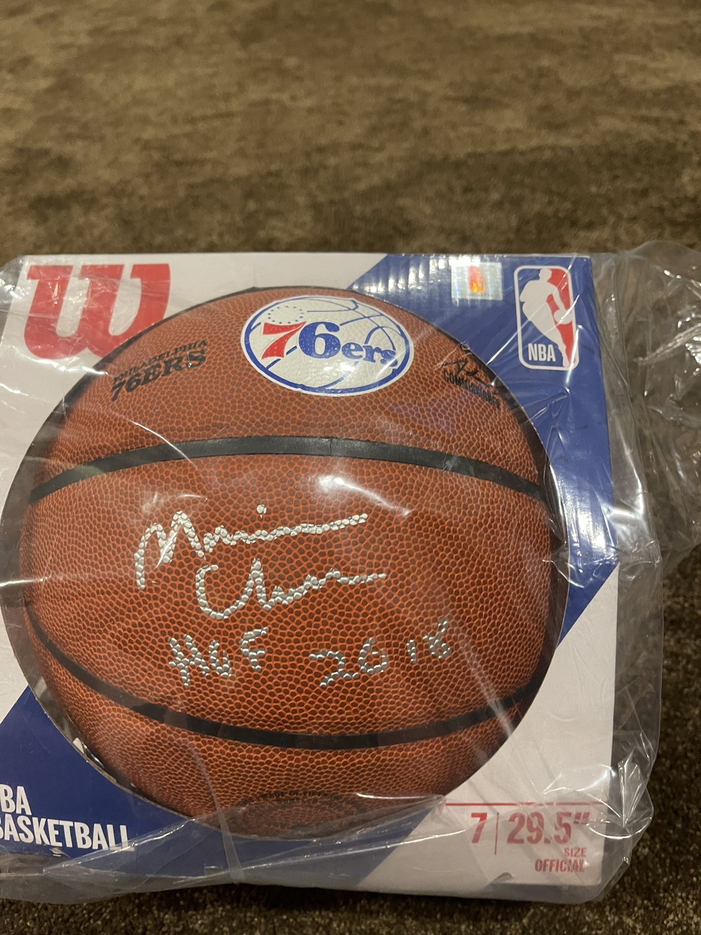 Maurice cheeks autographed basketball