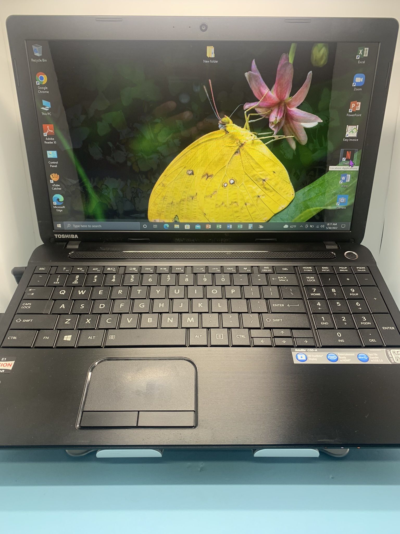 ..TOSHIBA SATÉLITE . .C55D-A….250 GB GB…..8.0 RAM . READY FOR CLASSES ON LINE OR WORK FROM HOME