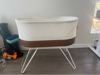 SNOO - excellent condition bassinet, sheets & swaddles included