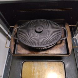 Cast Iron Paula Deen Dutch Oven In Great Shape.