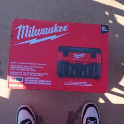Milwaukee M18 2  - Gallon Wet/Dry Vacuum