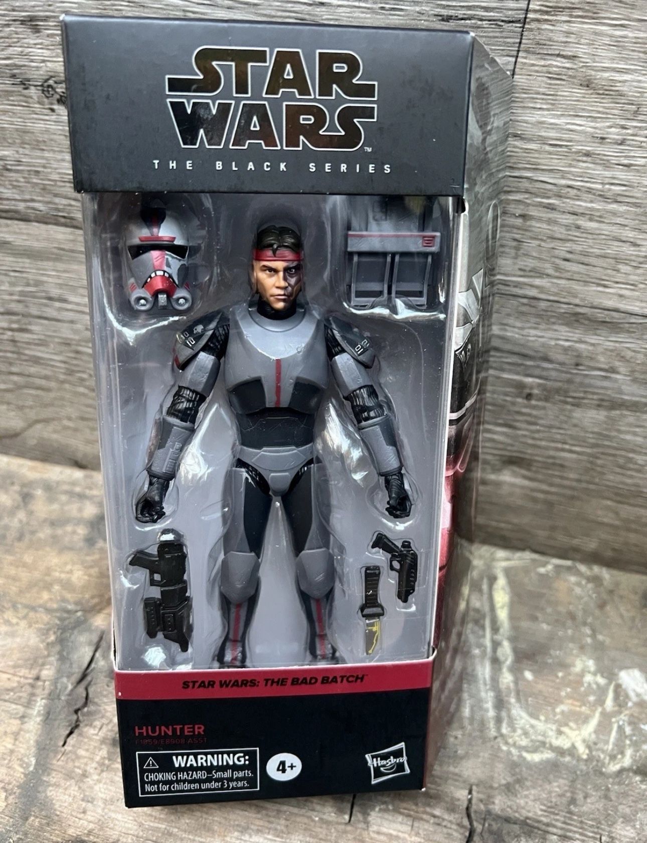 Hot Toys Star Wars: The Bad Batch Hunter 12 in Action Figure