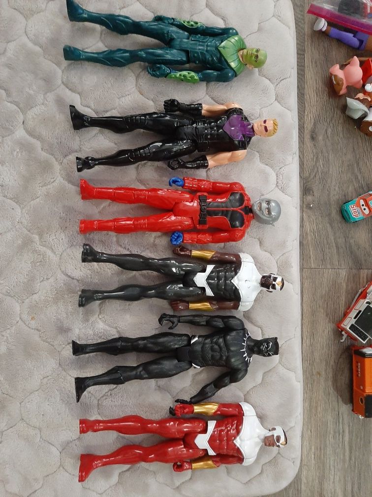 Lot of 6 Action Figures