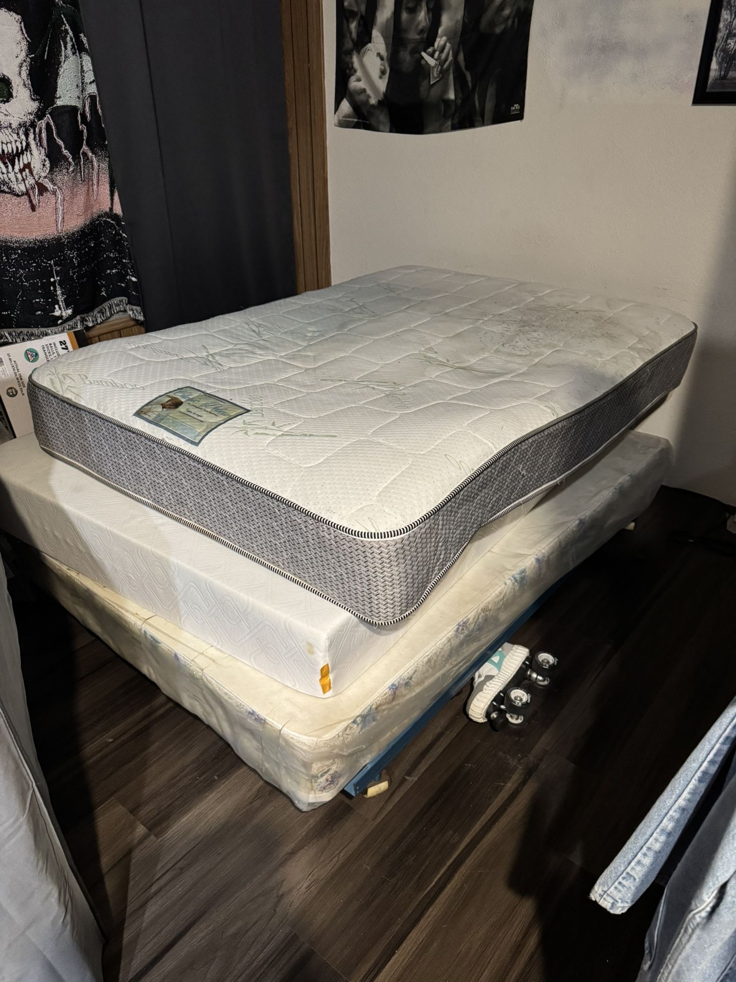2 Beds 1 Box Spring USED