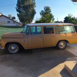 1966 International Travelall  Custom Run And Drive Can Go To Vagas And Back. 