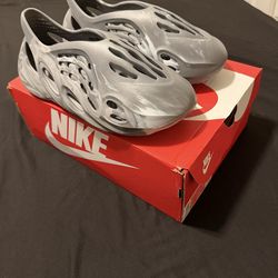 Foam runner MX Granite and Essentials fear of god sweatpants