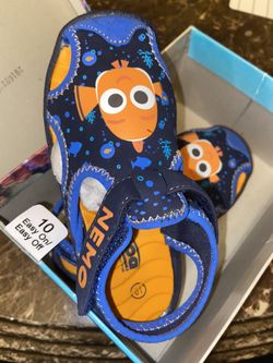 Finding Nemo sandals size 10 toddlers