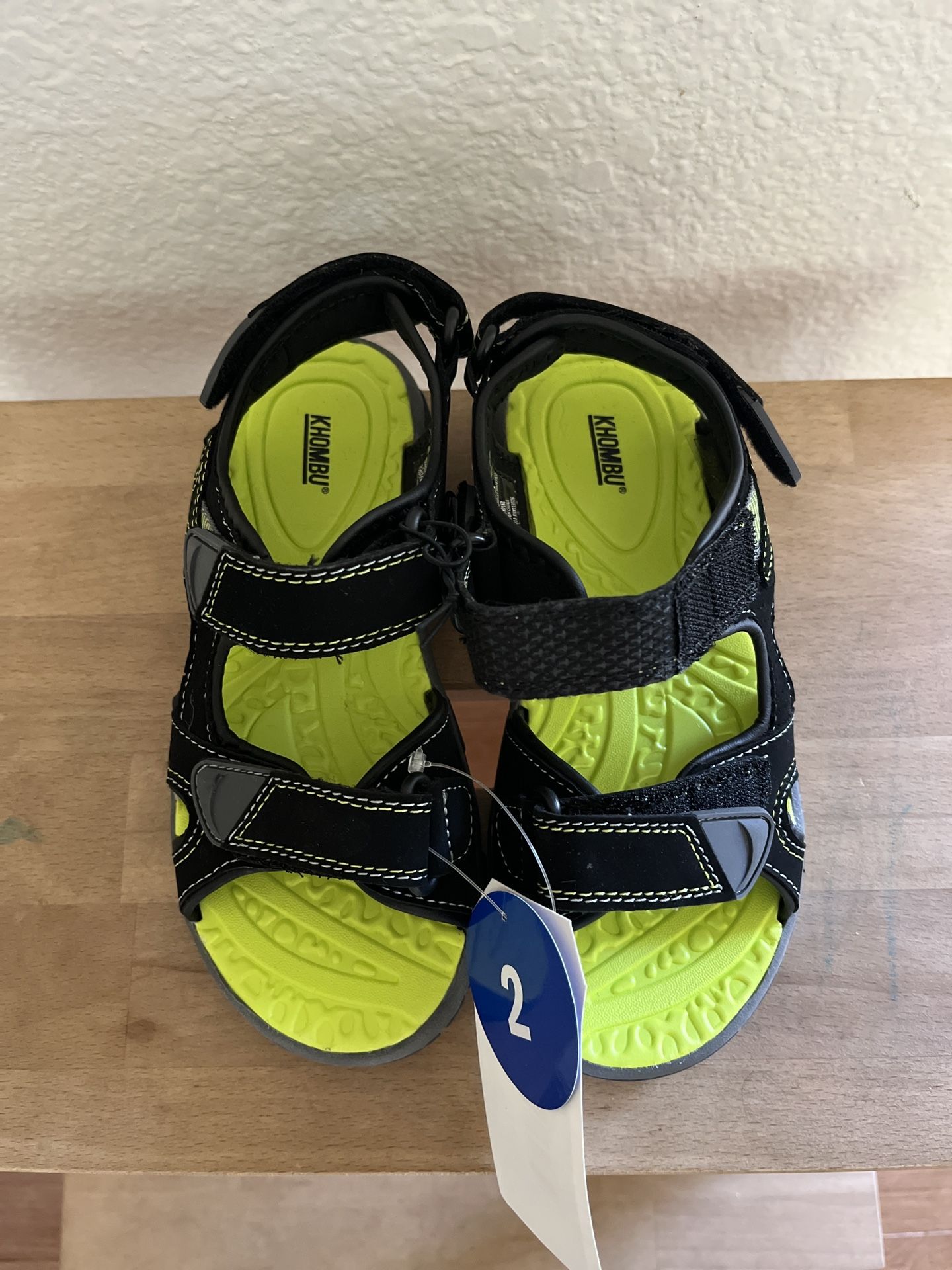 Khombu Boys Sandals Larkin X US Size 2