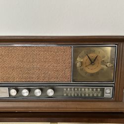 Antique General Electric AM/FM CLOCK RADIO W/ Pecan Wood Finish!