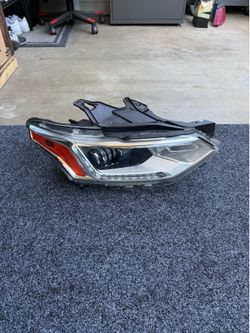 Chevy traverse 2018-2021 headlight passenger side