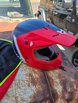 Youth Dirt bike helmet - youth medium
