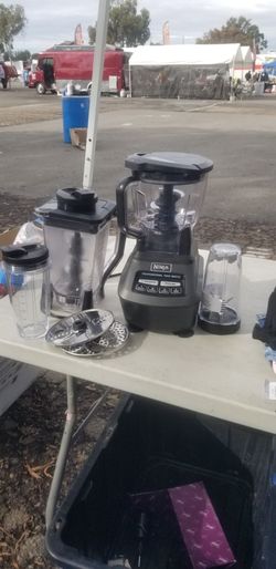 NINJA 1500 WATT BLENDER AND FOOD PROCESSOR 